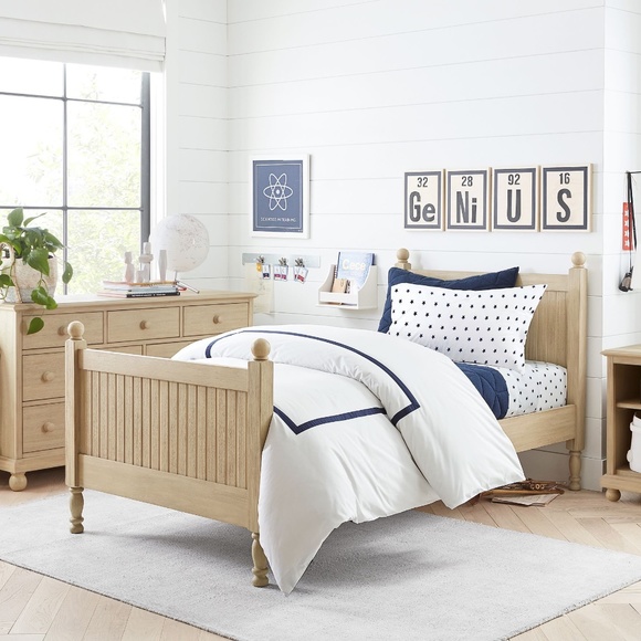 Pottery Barn Kids Star Organic Sheet Set & Pillowcases - Picture 3 of 6